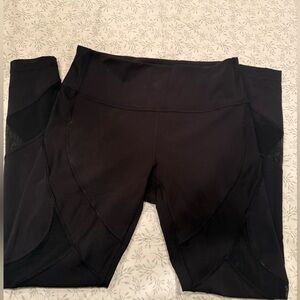 Lululemon Black Leggings w/ mesh, size L
